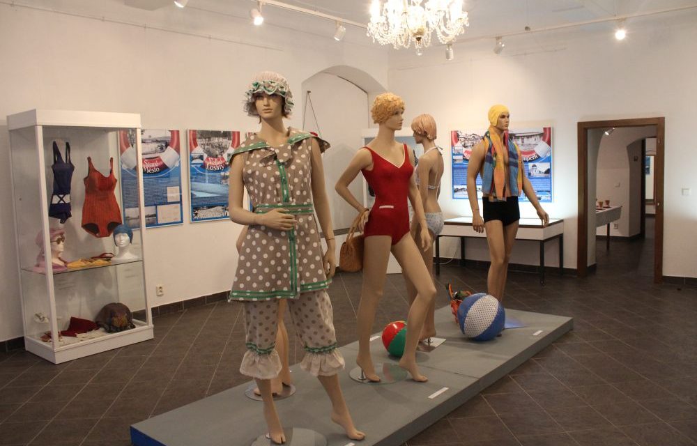 Výstava o koupalištích a plavkách v muzeu Zábřeh