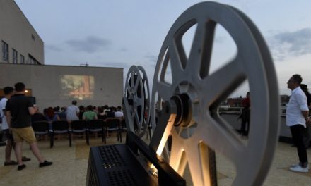 Letní kino na střeše Veletržního paláce