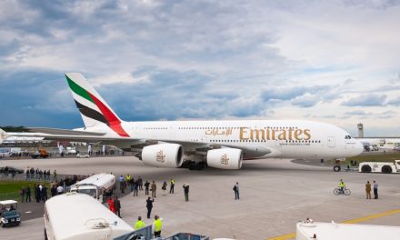 Největší dopravní letadlo A380 Emirates na Letišti Václava Havla Praha