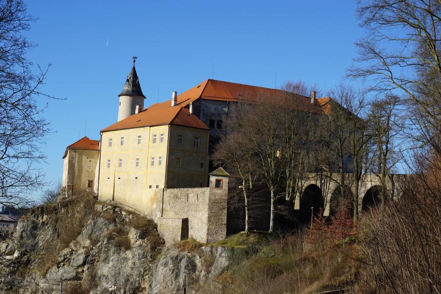 Sklářská pouť na nádvoří hradu Ledeč nad Sázavou