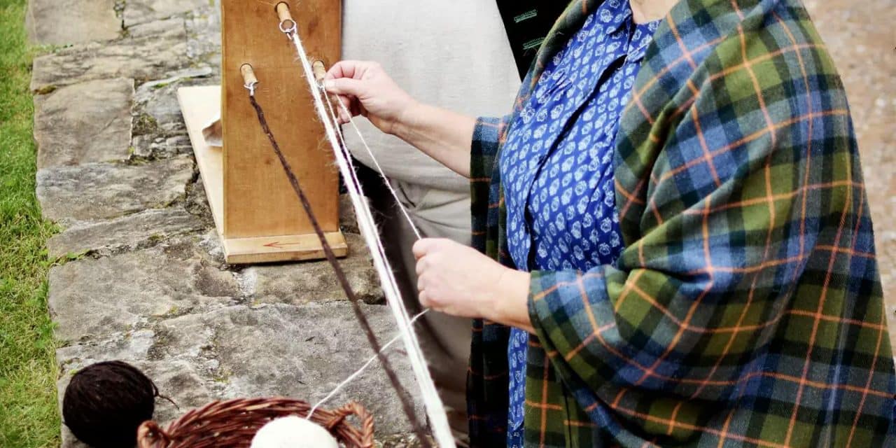 Za tradiční rukodělnou výrobou – Lidový textil