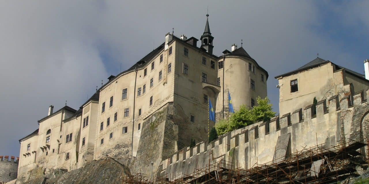 Komentovaná vycházka okolím hradu Český Šternberk