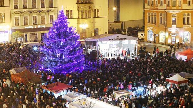 Rozsvícení vánočního stromu v Centrum Pivovar Děčín
