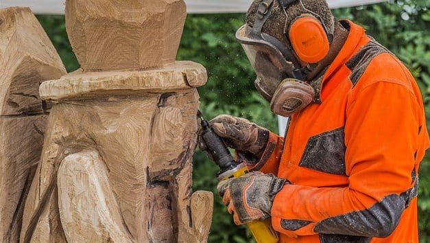 Dřevosochání Jince – první ročník řezbářů s motorovými pilami