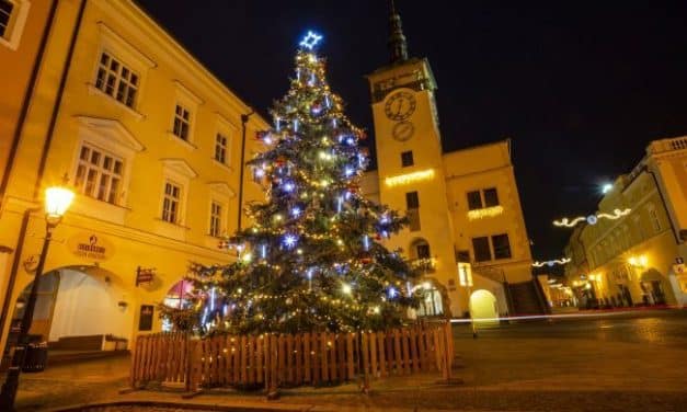 Rozsvícení vánočního stromu s Adventním jarmarkem v Kroměříži